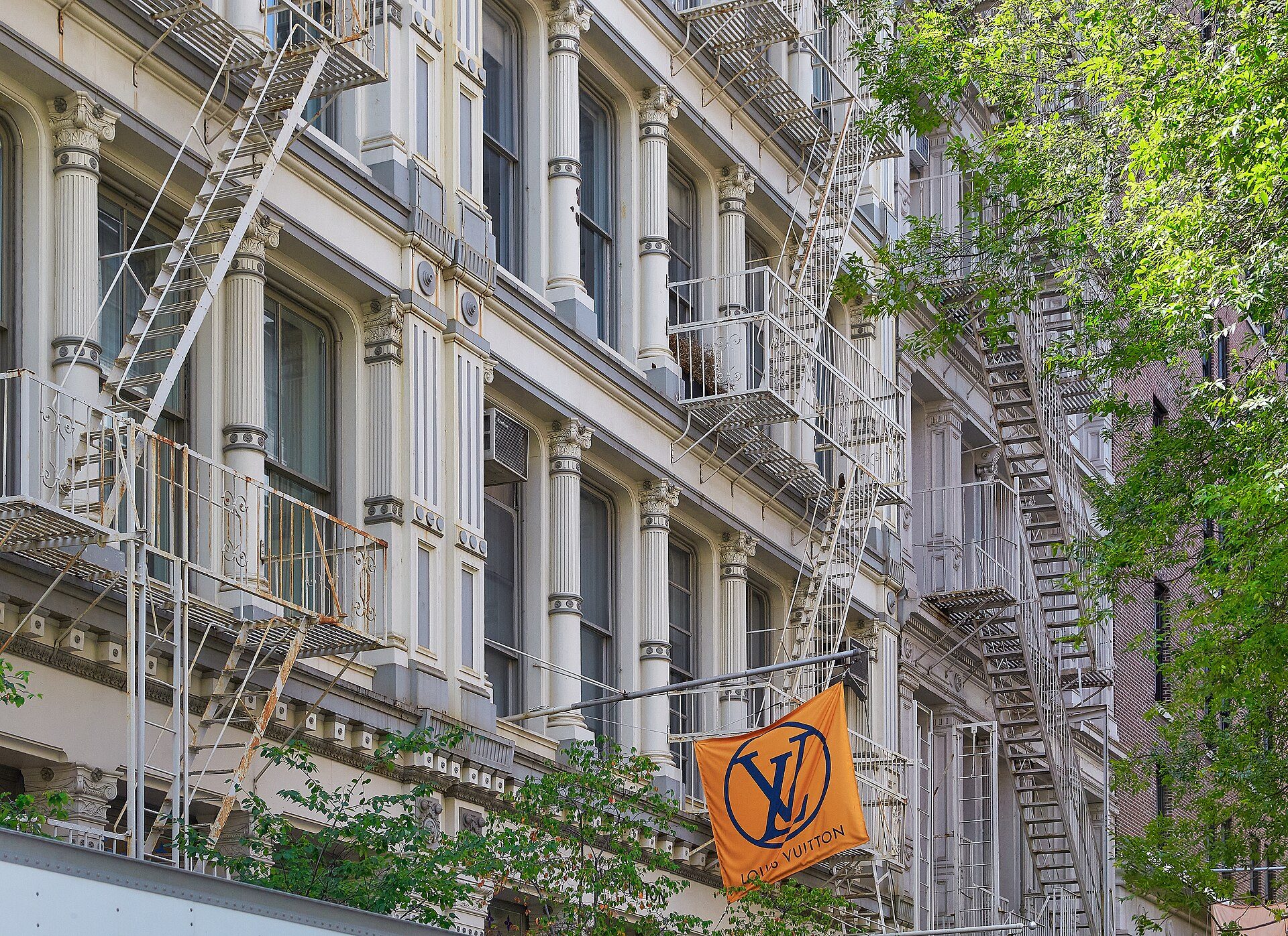 Louis Vuitton Abre Pop-Up Imersivo no Soho: 130 Anos do Monogram