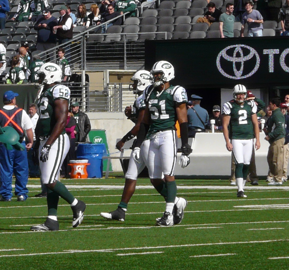 Jogadores dos New York Jets em campo no MetLife Stadium